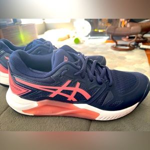 Women’s ASICS Gel Challenger size 6.5.  Navy Gently used.  Excellent condition